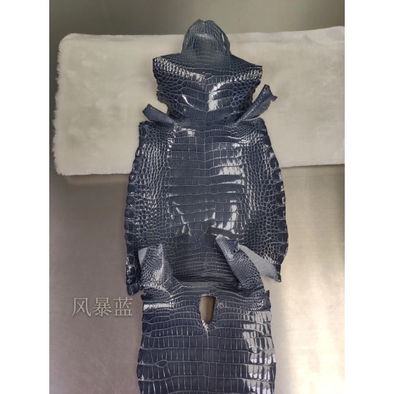 Hermès makes exclusive leather glossy American alligator: storm blue